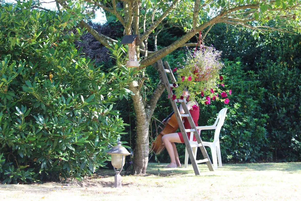 La Maison Aux Chimeres Bed & Breakfast Guehenno