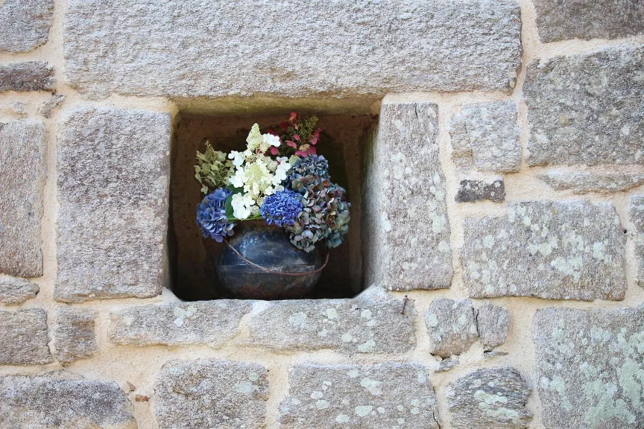 La Maison Aux Chimeres Bed & Breakfast Guehenno