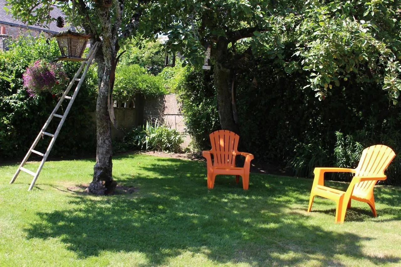 La Maison Aux Chimeres Bed & Breakfast Guehenno 0*,