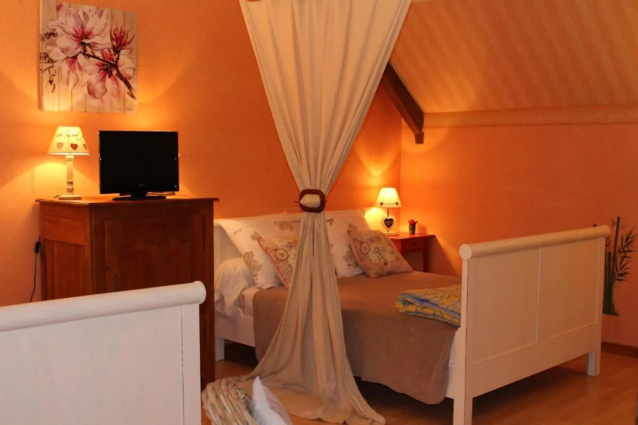 La Maison Aux Chimeres Bed & Breakfast Guehenno 0*,  France