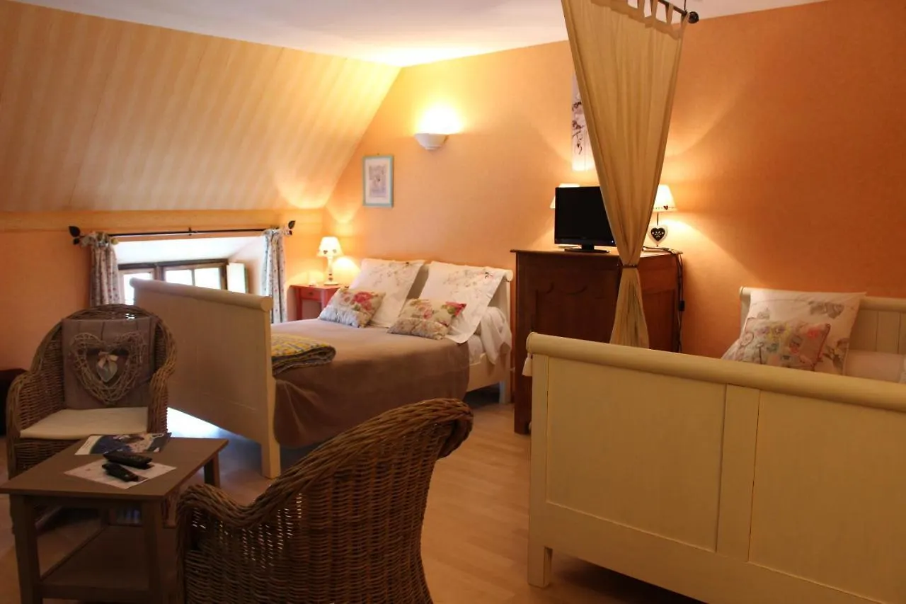 La Maison Aux Chimeres Bed & Breakfast Guehenno 0*,  France