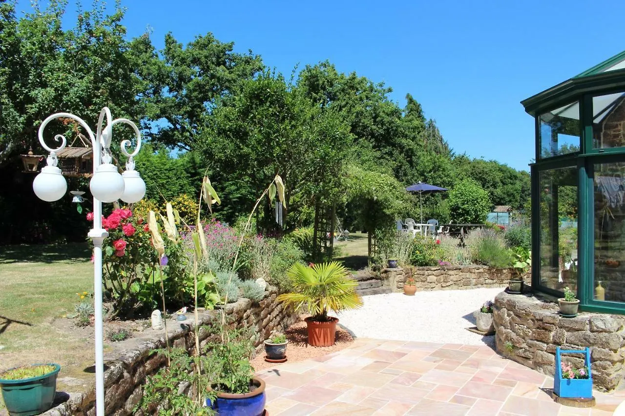 La Maison Aux Chimeres Bed & Breakfast Guehenno France