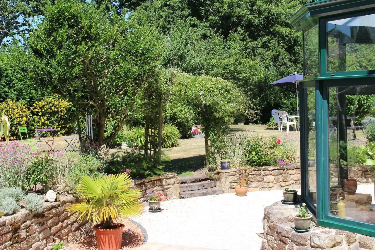 La Maison Aux Chimeres Bed & Breakfast Guehenno 0*,