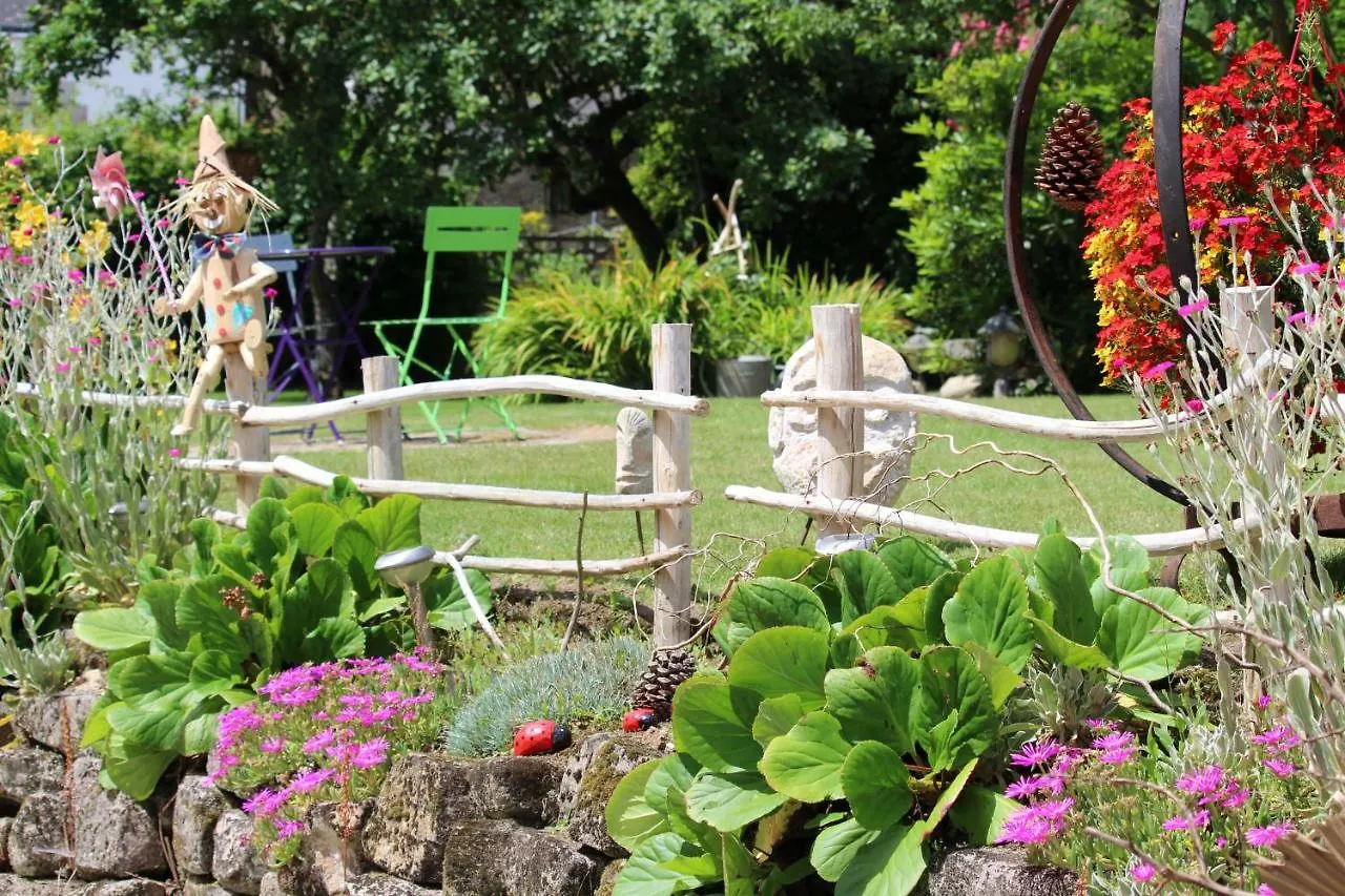La Maison Aux Chimeres Bed & Breakfast Guehenno France