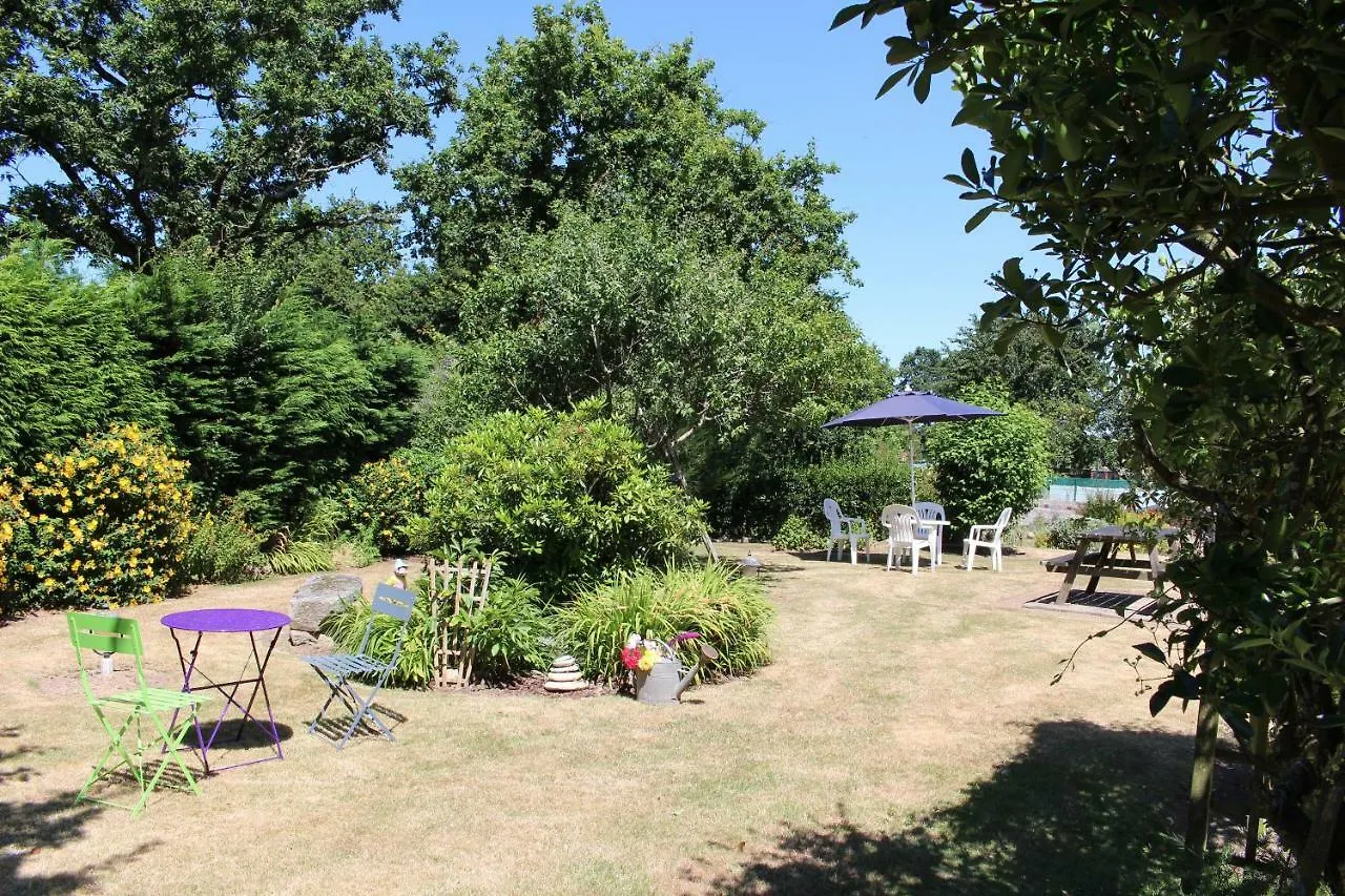 La Maison Aux Chimeres Bed & Breakfast Guehenno 0*,  France