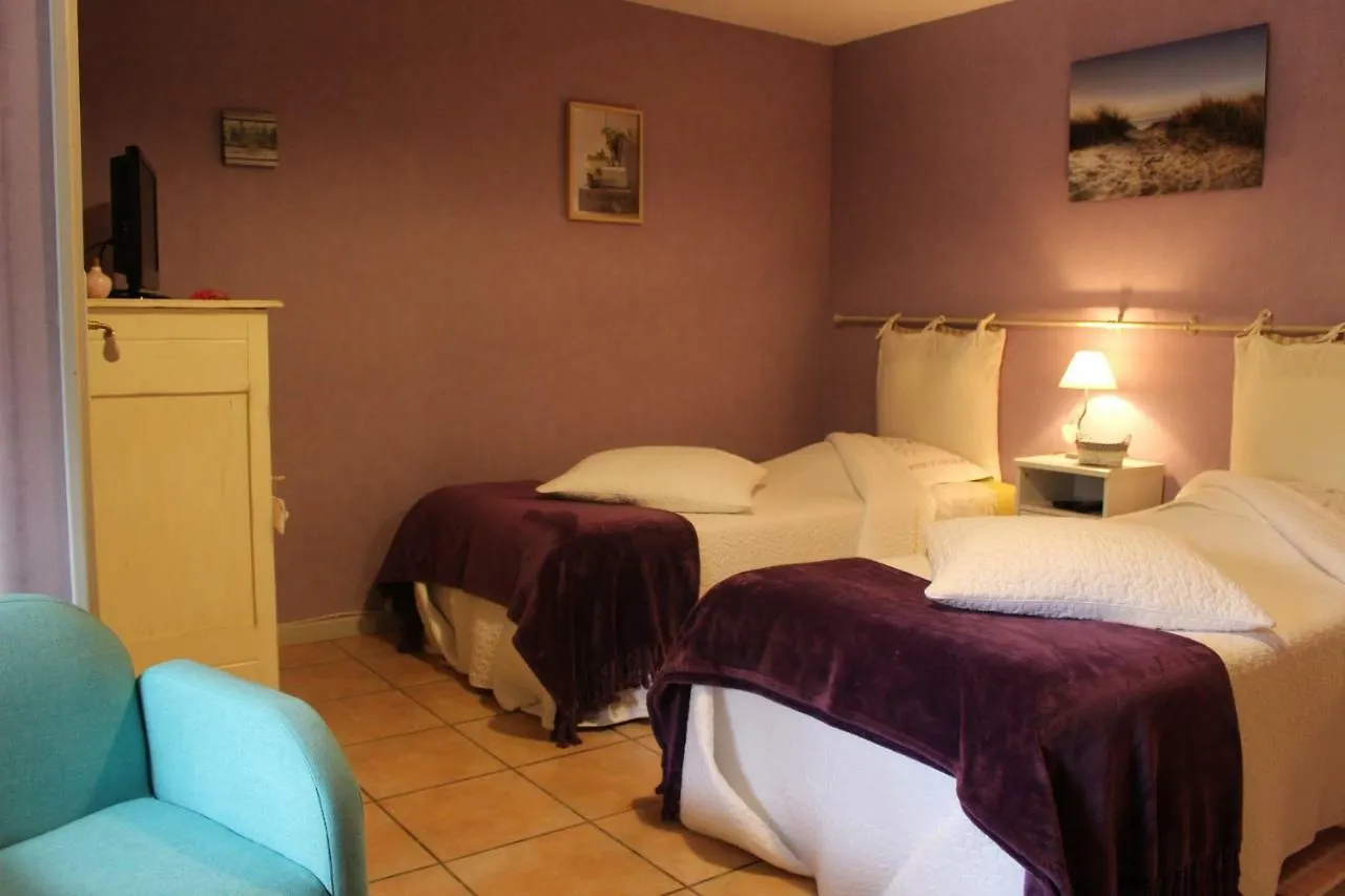 La Maison Aux Chimeres Bed & Breakfast Guehenno 0*,