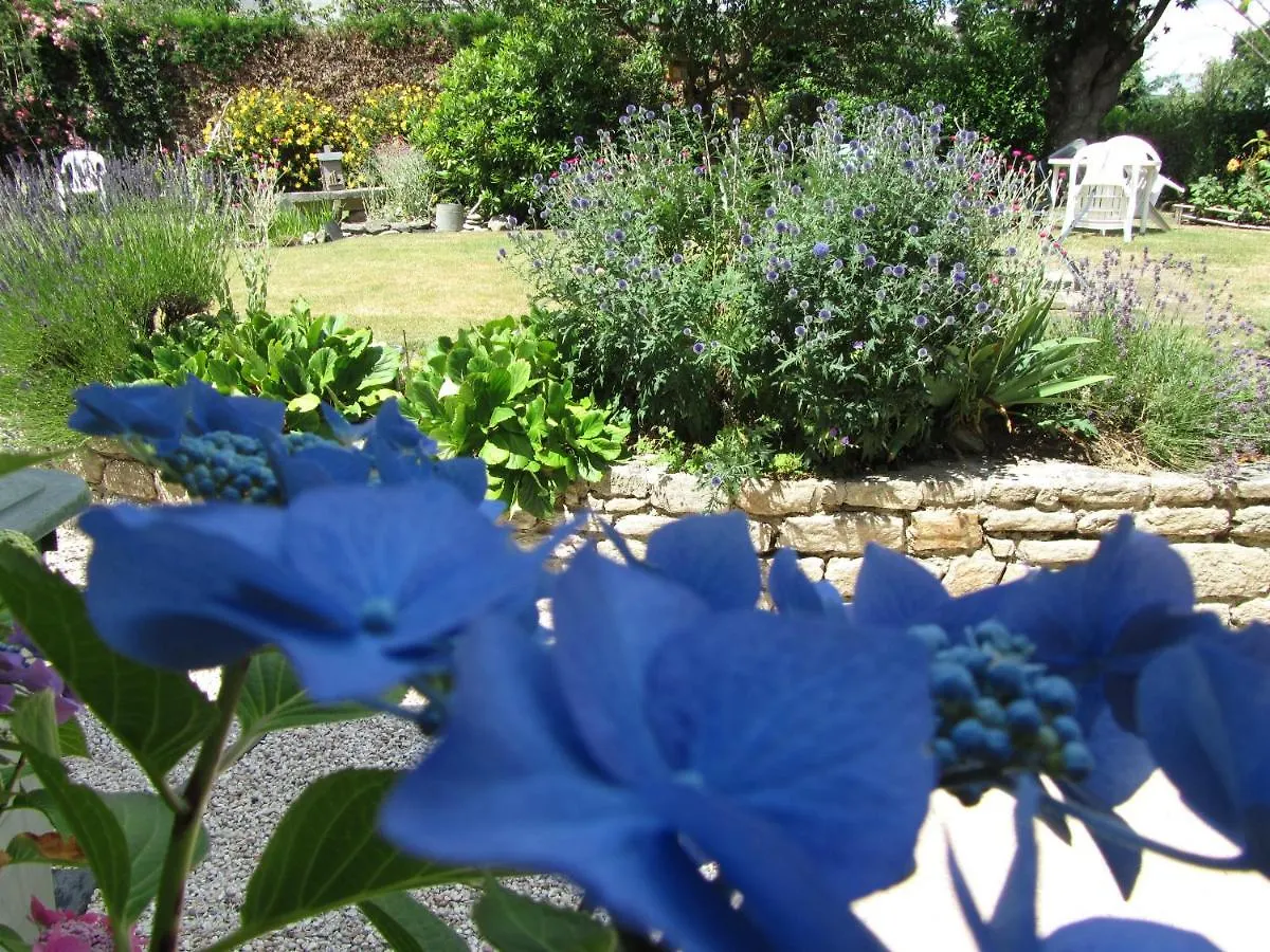 La Maison Aux Chimeres Bed & Breakfast Guehenno 0*,  France